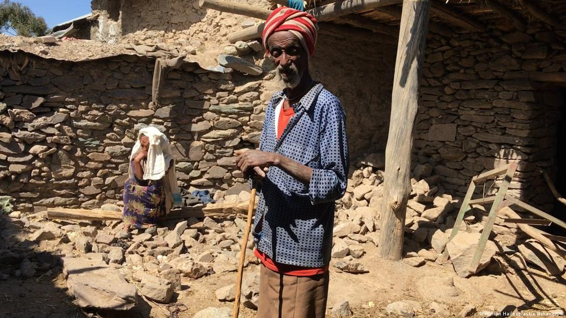 addisstandard's tweet photo. #Ethiopia's #Tigray region ravaged by deadly famine 

In the village of Atsbi in Tigray's east, 70-year-old Gebremariam Hagos is trying to collect what's left of the remaining grains from this year's extremely poor harvest.

"We spend our days looking for pieces of grain like birds," he told DW.

The father of five now lives alone in his family's house. The rest of his family, including his wife and children, have migrated to different parts of the region in an attempt to escape the crisis.

"This is a famine, we are starving," he says. "Some days I'm able to  find something to eat. Other days I go to bed with an empty stomach. What can we do? Where can we go?"

Atsbi Wenberta District Administrator Mezgebe Girmay warns that the situation is quickly spiraling out of control.

"We have 97,000 residents in this district and some 82,000 are in an emergency situation," he said.

"We are in crisis here, people are dying in front of our eyes. Government and non-government agencies have to take responsibility and do what they can to alleviate the suffering."

https://t.co/gpZceYkQOS