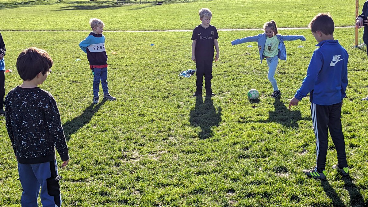 FUNdaysClub's tweet photo. Our Football Camp was full of promising players. Everyone got to share their thoughts on how to improve in skills and drills. We were really impressed with the great sportsmanship shown throughout the day!

#football #sports #HolidayClub #team #FUNdays #childcare #BoA #Wiltshire https://t.co/GpxNsEhC5k