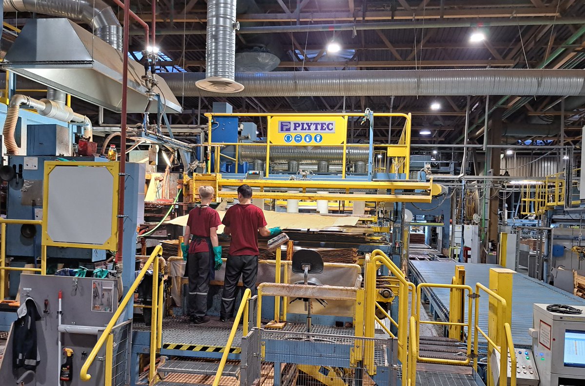 VIOBOND_EU's tweet photo. Exciting progress! Latvijas Finieris completed the 2nd industrial-scale plywood bonding test using #Chempolis organosolv #lignin as resin. This highlights the potential of #BioBasedAdhesives &amp; lignin as #renewableresource. #Sustainability #VIOBOND https://t.co/v3plO5KxPw