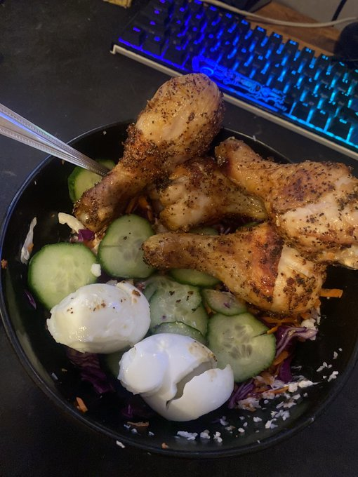 Chur whanau !!   
Just munching back dinner then we’ll be LIVE on #Twitch for some #GTARP  on our New home #Horizon RP  

10:30PM - START 
twitch.tv/squiirtinhd