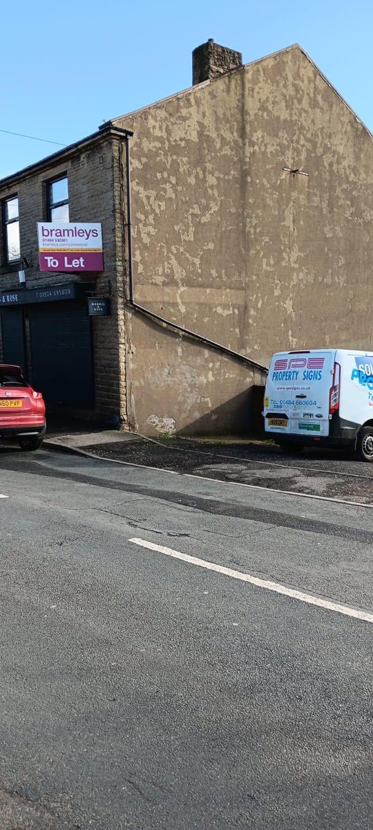 spe_signs's tweet image. Take a look at these eye-catching Ad Boards we've recently installed - Whatever your signage needs team SPE can help, Give us a call on 01484 660604 #advertisingboard #commercialsignmakers #estateagentboards #westyorkshire @bramleys1 @WilbysChartered