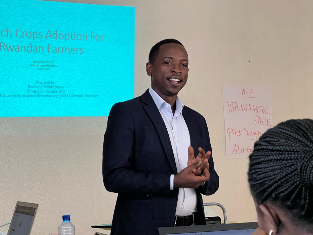 TheForeFrontMa1's tweet photo. @nduwath One of the challenges to Rwandaโs Agriculture sector is climate change. The Modified Genetically Organism #GMOCrops will resolve this problem because those crops resist #ClimateIssues.
#BiotechReporting ๐ท๐ผ @OfabRwanda @ChristopheUwiz @AnnonciataB @MediaHa2 https://t.co/DDAvf0xHmE