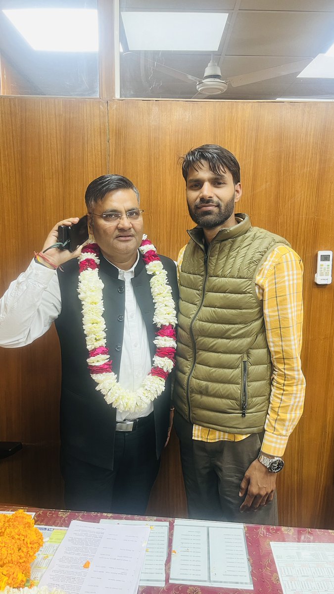 माननीय उच्च न्यायलय जयपुर खंडपीठ में AAG का प्रभार ग्रहण करने पर भुवनेश शर्मा जी को बधाईं प्रेषित करी।