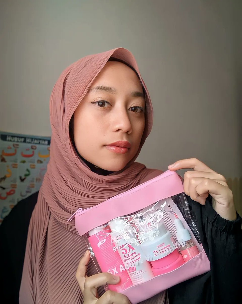 lutfia_MN's tweet photo. Pilih 1, 2 atau 3 ? 
Aku pilihnya Animate whitening Series 5in1 karena mencerahkan kulit dan menutrisi kulit aku dalam 7 hari ❤

#bedamasalahbedasolusi #hidupkancantikmu #cantikgakharusmahal #bpom #Halal #animateskincare https://t.co/dxkLehbkfh