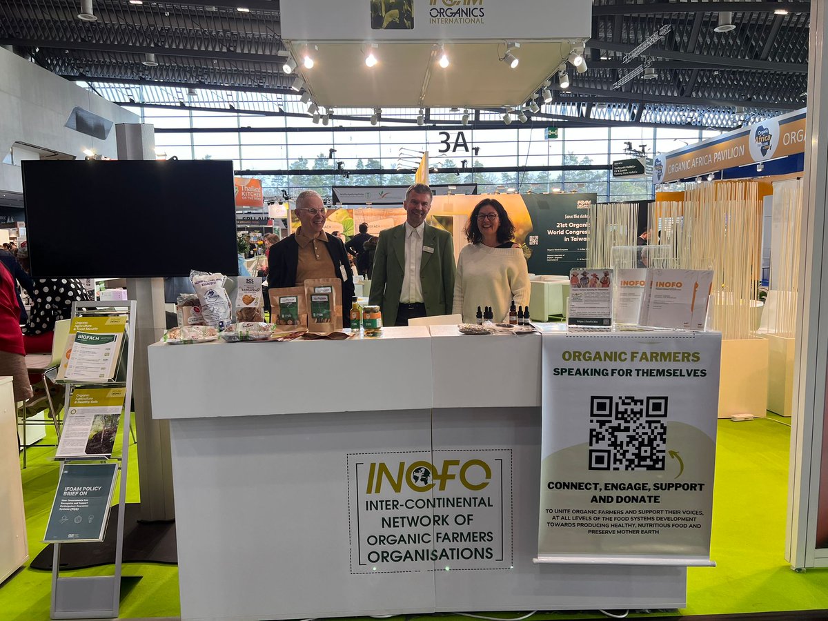SEAE_Agroecolog's tweet photo. 👋 Un saludo desde @BioFachVivaness ☺️
😏Aquí está la compañera @ainarogers1, coordinadora del área de Internacional de @SEAE_Agroecolog, como una de las representantes de #INOFO, la Red Intercontinental de Organizaciones de #Agricultores Ecológicos de @ifoamorganics
👇👇👇 https://t.co/vIR8jUAQIm