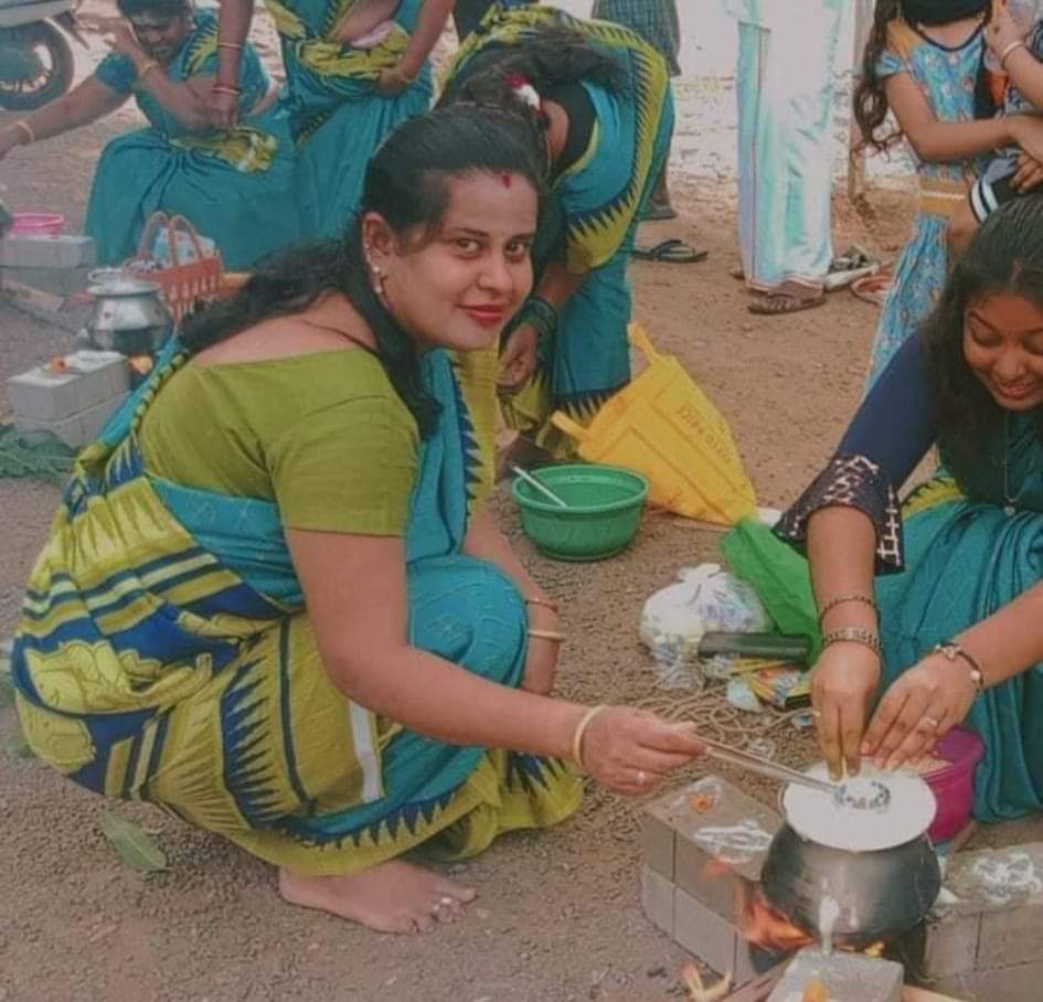 Panpoli_Nisha's tweet photo. கோவை மாநகர மாவட்ட #மகளிர் தொண்டரணி துணை அமைப்பாளர் திருமதி.முத்துலட்சுமி அவர்கள் சற்று முன் உடல் நலக்குறைவு காரணமாக காலமானார்.!

சகோதரியை இழந்து வாடும் அவரது குடும்பத்தாருக்கும்,நட்புகளுக்கும் 

கழக உடன் பிறப்புகளுக்கும் ஆழ்ந்த இரங்கல் ...🥲😰...

#RestInPeaceMa https://t.co/JdK4Bg2JOL