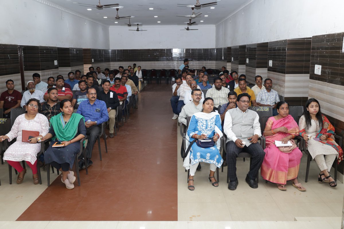 KMCKataka's tweet photo. To maintain hygiene and ensure cleanliness of the city, a meeting on waste management was held at Town Hall on Feb 13, 2024 for the Hotel, Restaurant and Lodge Owners. They were sensitized on the importance of waste segregation and its dispersal in organized manner. https://t.co/gFcSet5dS1