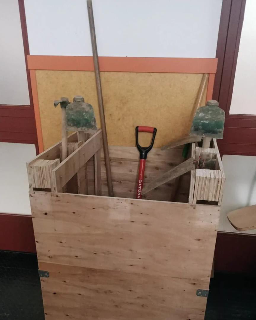 ¡Ecodelegados en acción! 

Os queremos enseñar nuestro cajón de herramientas y la labor de acondicionamiento que están llevando a cabo ecodelegados de Calderón Sostenible.

Aquí muy contentos arrancando rastrojos y maleza en distintas zonas.