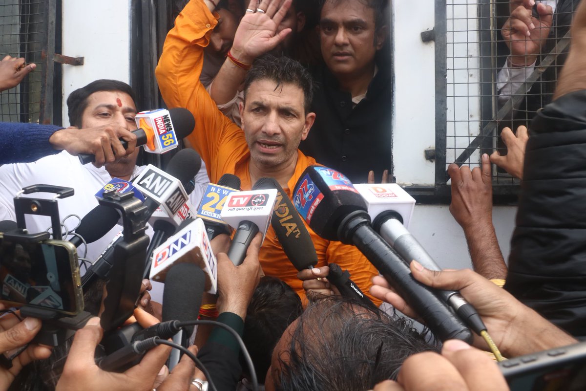 रोज़गार दो या गिरफ्तार करो।

तानाशाही के विरुद्ध,
कांग्रेस का संघर्ष जारी है।