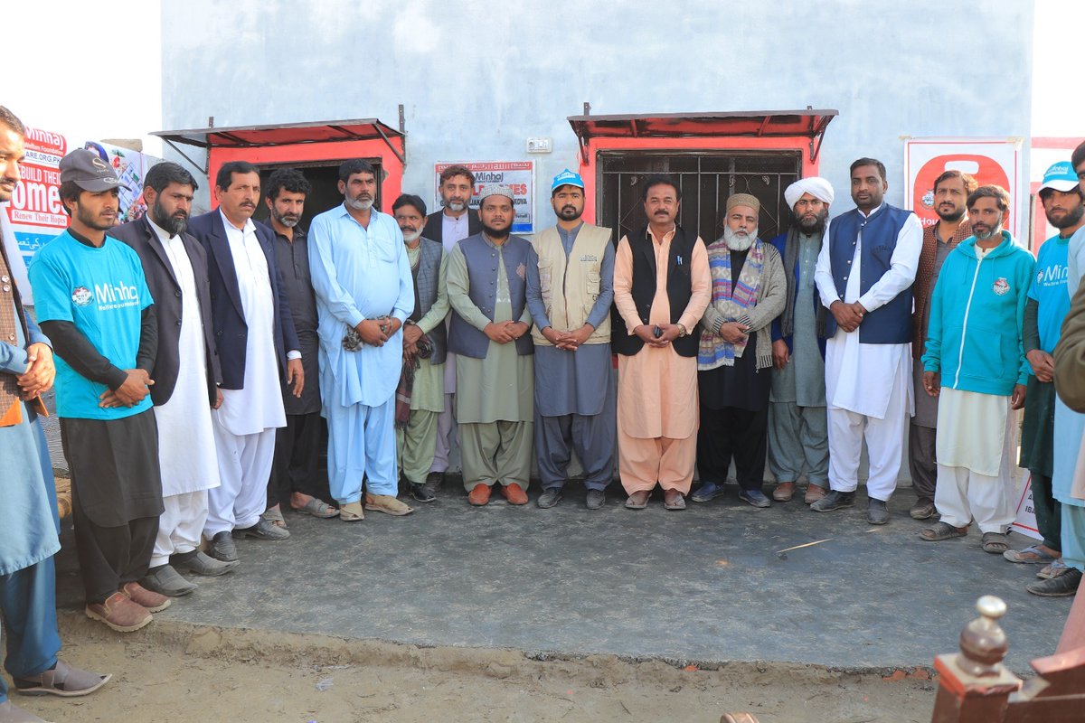MWF_Pakistan's tweet photo. 📌 بستی پلہار یونین کونسل واڑہ سیہڑاں تحصیل کروڑ لعل عیسن ضلع لیہ میں مزید دو گھروں🏠 کی چابیاں مالکان کے حوالے کر دی گئیں اس موقع پر  پر وقار تقریب کا انعقاد کیا گیا  💚 جس میں پروفیسر وسیم فیضی G.C یوینورسٹی لیہ ، چوہدری محمد شکیل پرنسپل نیشنل کالج لیہ 

https://t.co/K5D8ONDbAF https://t.co/RwxGjlKKDJ