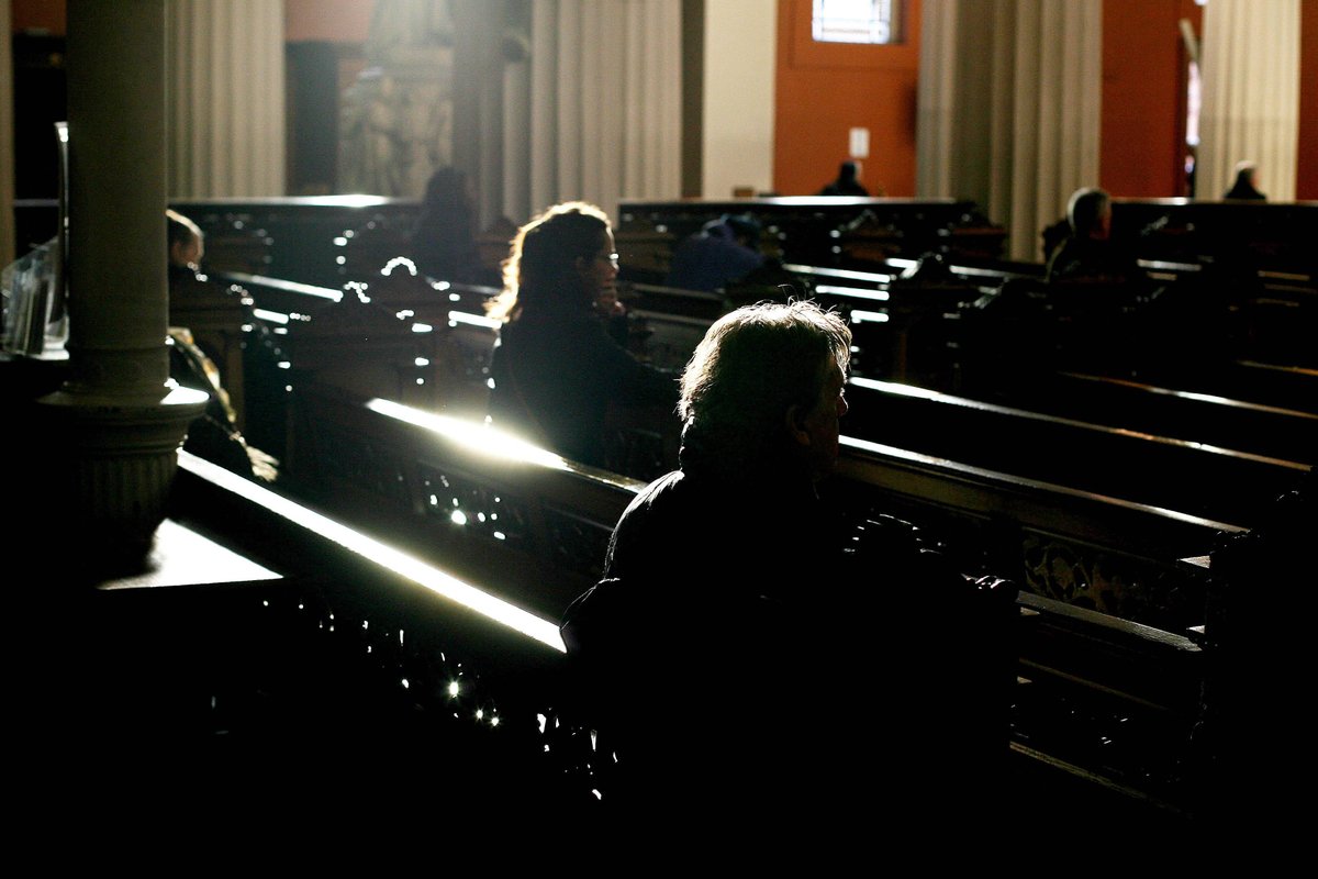 🇮🇪 En Irlande, l'Église décline. De moins en moins de fidèles assistent à la messe et encore moins veulent devenir prêtres. Ces dernières années, plusieurs scandales d'abus sexuels sur les mineurs ont été révélés. Est-ce l'une des raisons ?

🎧 Reportage <a href="/ClemencePenard/">Pénard Clémence</a>  à 12h10