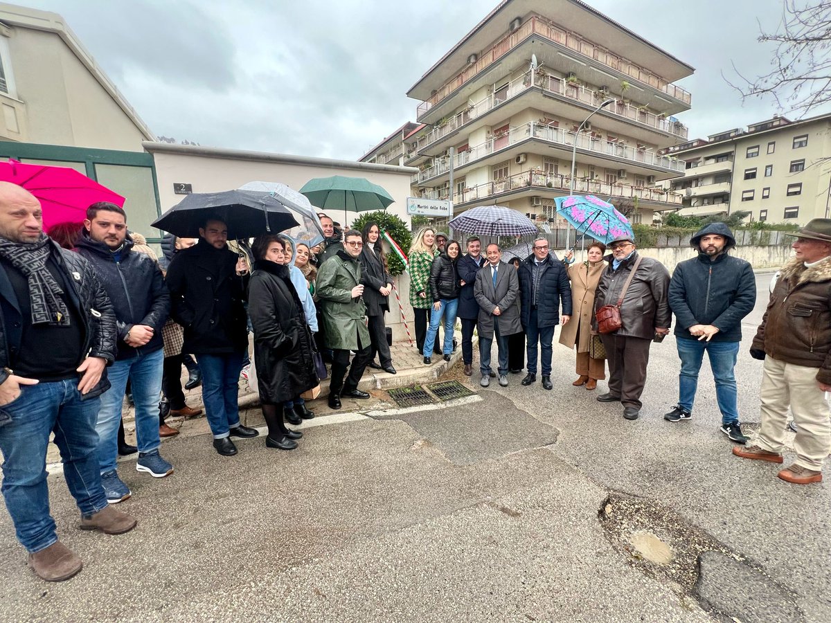 fdi_GS's tweet photo. IL GIORNO DEL RICORDO

Una settimana fa a Caserta c’eravamo anche noi alla deposizione della corona di alloro in ricordo dei Martiri delle Foibe e dell’esodo Giuliano - Dalmata

Foibe: ricordare per comprendere, comprendere per costruire https://t.co/eVFa7ZwFZB