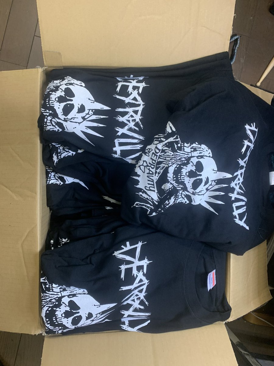 VOIDオリジナルTシャツ出しました！
かっちょいち！✨

直売
3,500円

オンライン価格
 ¥4,500

オンライン⤵︎ ︎
 jp.mercari.com/item/m19155426…