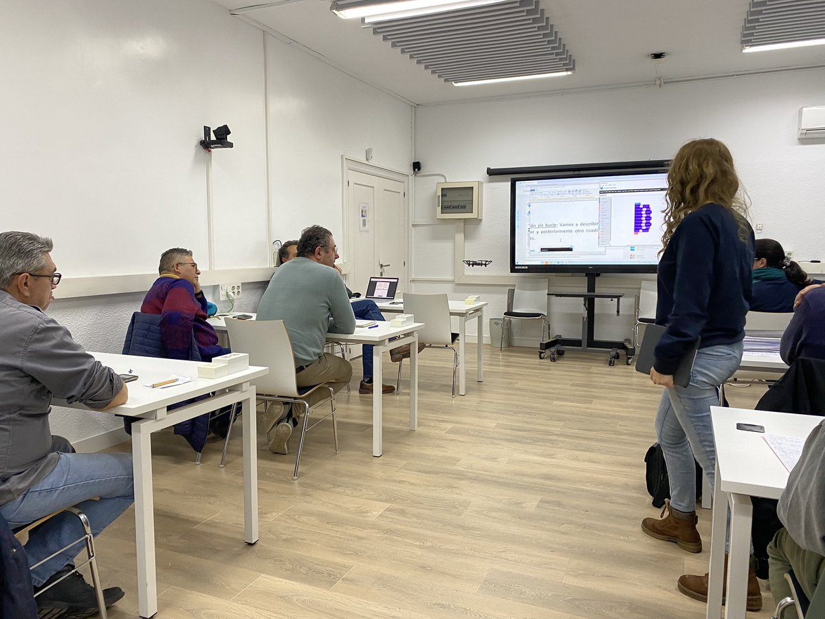 AdrianOrtegaGon's tweet photo. Cerramos nuestro curso “Alas al aprendizaje: drónica educativa” estudiando las propuestas para llevar a las aulas todo lo desarrollado. Ya tenemos las claves para que este recurso esté muy presente. #IF_CMadrid #IFC_Madrid @MTDHF #ctifeste @ctifmadrideste https://t.co/NfR7aT1xl8
