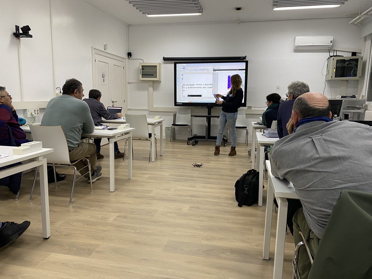 AdrianOrtegaGon's tweet photo. Cerramos nuestro curso “Alas al aprendizaje: drónica educativa” estudiando las propuestas para llevar a las aulas todo lo desarrollado. Ya tenemos las claves para que este recurso esté muy presente. #IF_CMadrid #IFC_Madrid @MTDHF #ctifeste @ctifmadrideste https://t.co/NfR7aT1xl8