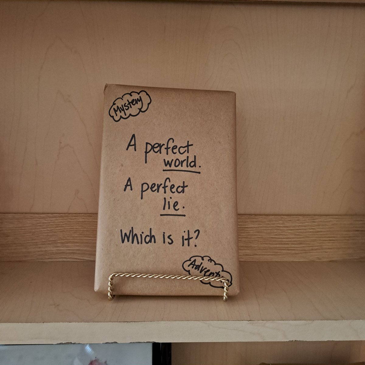 MrsSmithRMS's tweet photo. A little February fun on the bookshelf! https://t.co/2ghrBaj9Og