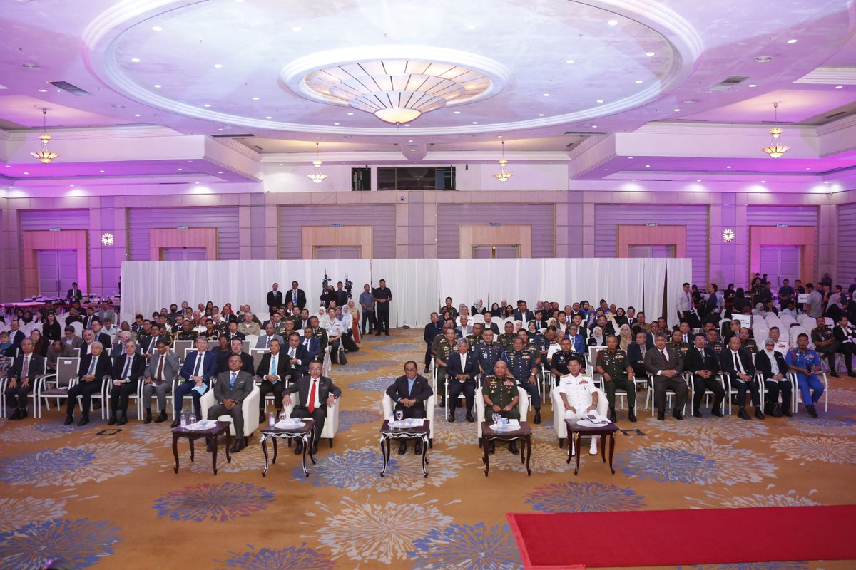 tldm_rasmi's tweet image. 13 Feb - Panglima  Tentera Laut, Laksamana Tan Sri Abdul Rahman bin Ayob telah hadir ke  majlis Kick Off Kajian Separuh Penggal Kertas Putih Pertahanan yang disempurnakan Menteri Pertahanan, YB Dato’ Seri Mohamed Khaled bin Nordin.
#MindefUpdate
#KPP