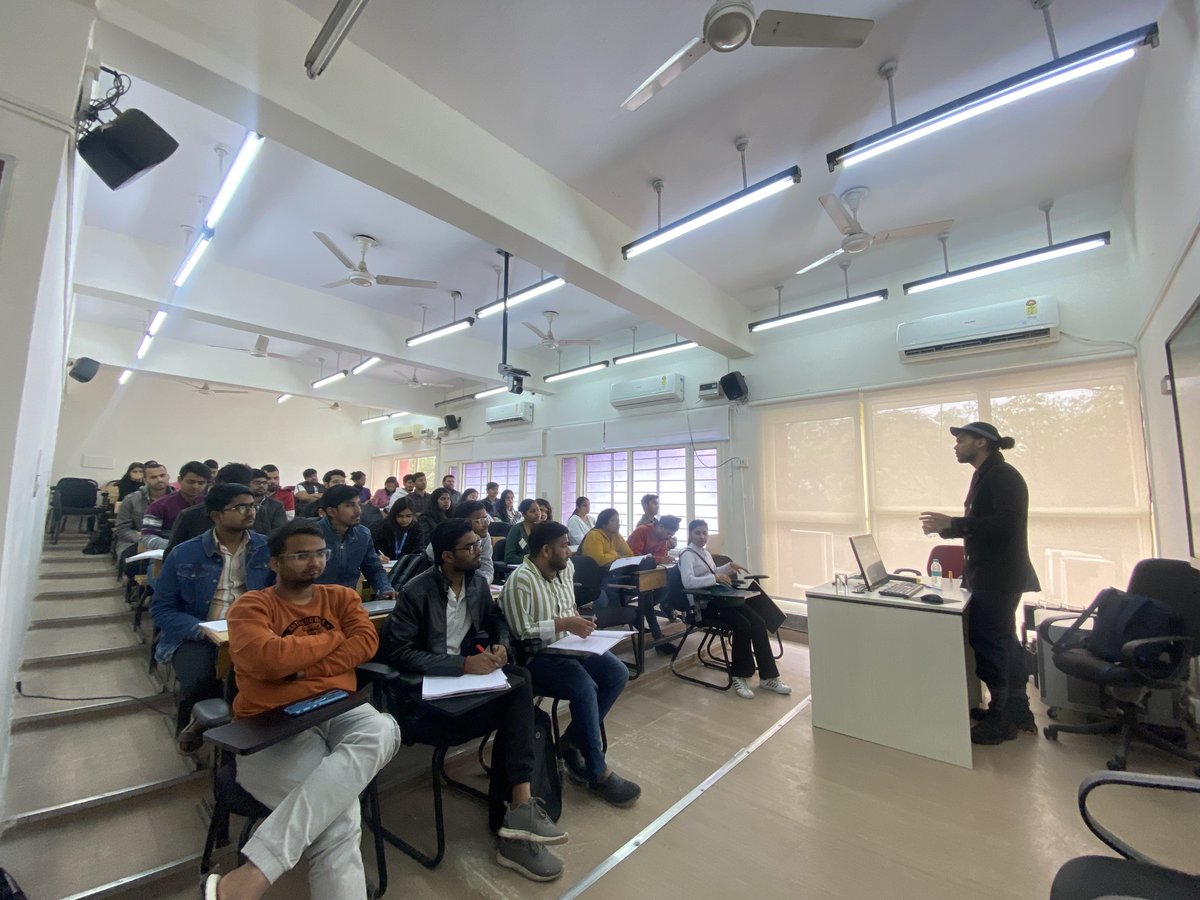 Department of English Journalism organized a full day workshop on #DataJournalism by Prof. Umesh Arya and Shri Kanishk Karan on 13th Feb.

@SurbhiDahiyaEJ @umesharya