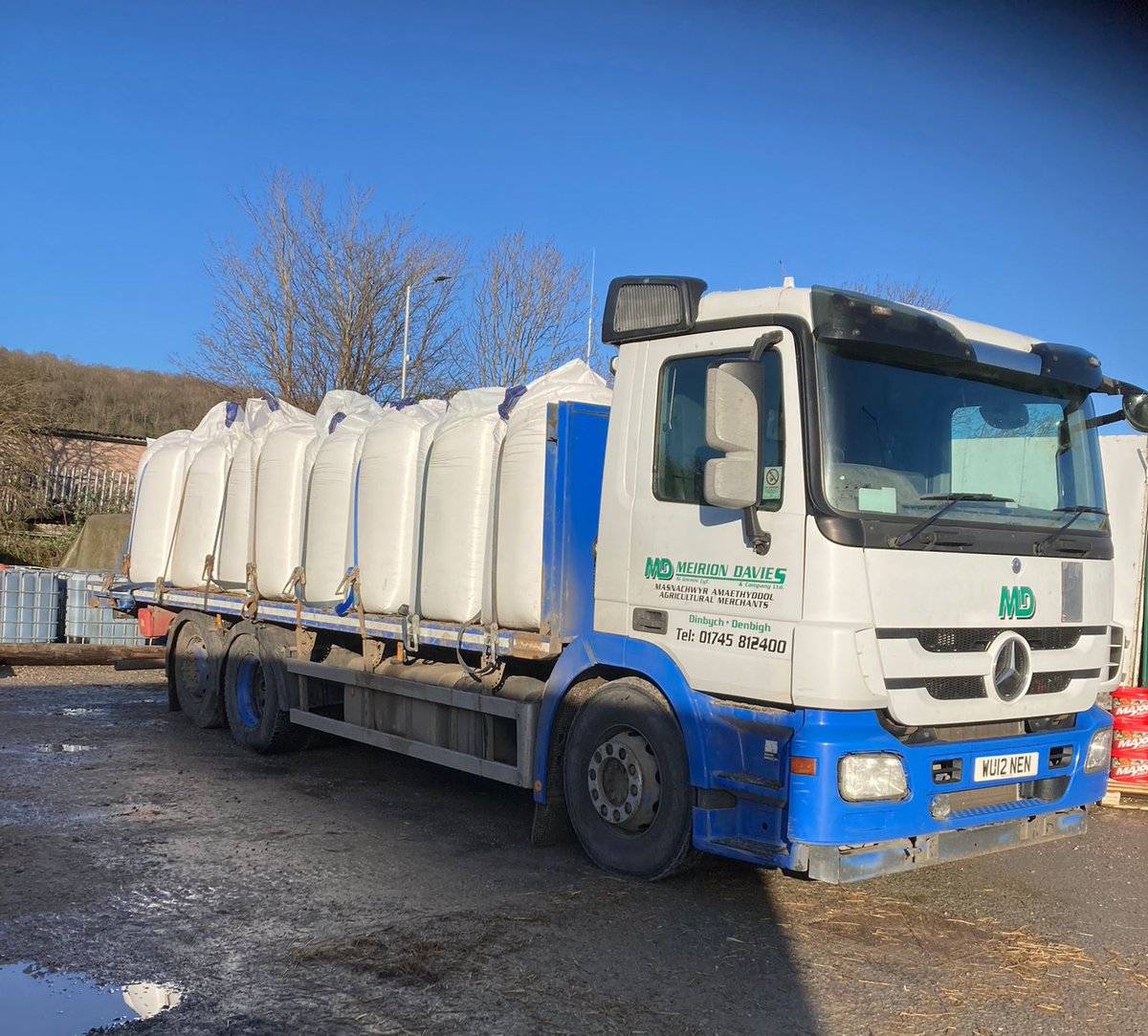 meiriondaviesco's tweet photo. It’s that time again, Urea is flying out!  
⭐️ Cost-effective 
⭐️ High concentrated sources of Nitrogen &amp; Sulphur
⭐️ Immediate and long term growth response
 Plenty in stock, Contact us for prices.
📞 01745 812400 https://t.co/JwJyC617hX