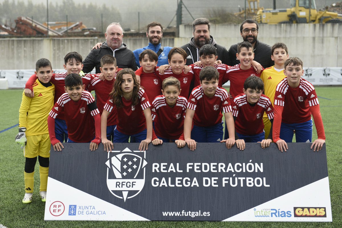 futgal's tweet photo. 📸 𝗣𝗿𝗲𝘀𝗲𝗻𝘁𝗲 𝗲 𝗳𝘂𝘁𝘂𝗿𝗼 𝗱𝗼 𝗳𝘂́𝘁𝗯𝗼𝗹 𝗴𝗮𝗹𝗲𝗴𝗼

🤩 Os grandes PROTAGONISTAS do Campionato Galego de Seleccións Comarcais

🏟️ Municipal O Conco (@ConcelloDumbria) 
➡️ Primeira Fase
⚽️ SUB 11

🔸 Ourense
🔸 Lugo
🔸 Vigo
🔸 Ferrol https://t.co/f0J7LEStR2