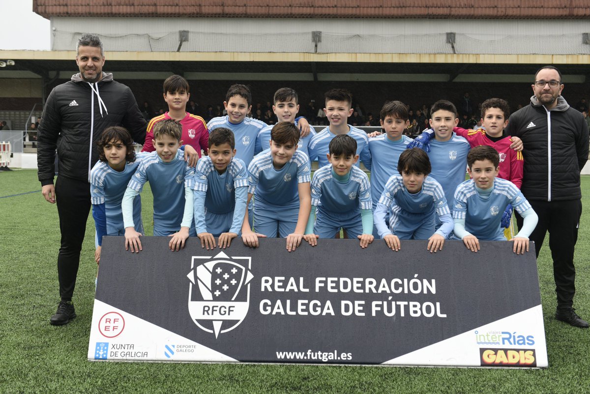 futgal's tweet photo. 📸 𝗣𝗿𝗲𝘀𝗲𝗻𝘁𝗲 𝗲 𝗳𝘂𝘁𝘂𝗿𝗼 𝗱𝗼 𝗳𝘂́𝘁𝗯𝗼𝗹 𝗴𝗮𝗹𝗲𝗴𝗼

🤩 Os grandes PROTAGONISTAS do Campionato Galego de Seleccións Comarcais

🏟️ Municipal O Conco (@ConcelloDumbria) 
➡️ Primeira Fase
⚽️ SUB 11

🔸 Ourense
🔸 Lugo
🔸 Vigo
🔸 Ferrol https://t.co/f0J7LEStR2