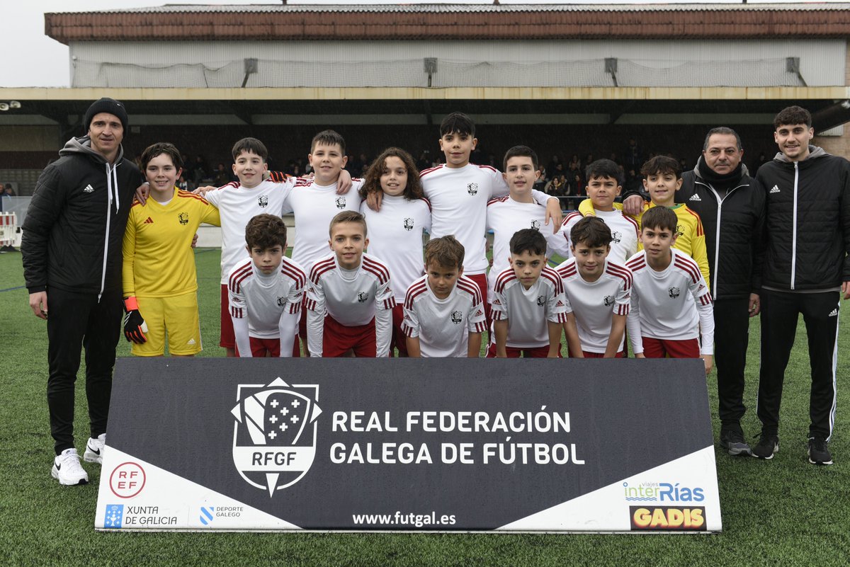 futgal's tweet photo. 📸 𝗣𝗿𝗲𝘀𝗲𝗻𝘁𝗲 𝗲 𝗳𝘂𝘁𝘂𝗿𝗼 𝗱𝗼 𝗳𝘂́𝘁𝗯𝗼𝗹 𝗴𝗮𝗹𝗲𝗴𝗼

🤩 Os grandes PROTAGONISTAS do Campionato Galego de Seleccións Comarcais

🏟️ Municipal O Conco (@ConcelloDumbria) 
➡️ Primeira Fase
⚽️ SUB 11

🔸 Ourense
🔸 Lugo
🔸 Vigo
🔸 Ferrol https://t.co/f0J7LEStR2