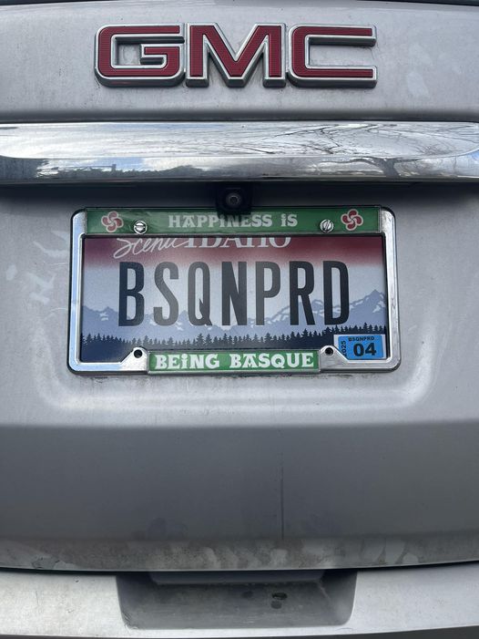 koldo_tellitu's tweet photo. BASQUE AND PROUD, Horrelakoak dira AEBetako matrikulak... hau euskaldun batena da, harro dagoena euskaldun izateaz... #basqueandproud #idaho #hapinessisbeingbasque #euskaldunanaizetaharronago #superpower https://t.co/YgYcVJ0gHZ