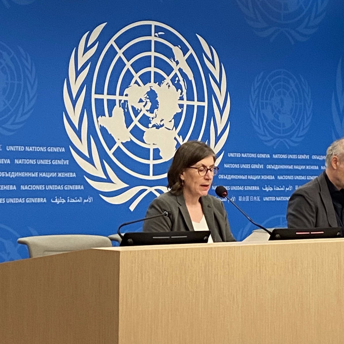 ONUGeneve's tweet photo. 🔵Point presse @ONUGeneve 
@unhumanrights très préoccupé par la situation au #Sénégal🇸🇳 “Dans un contexte de tensions croissantes, il est  essentiel que les autorités ordonnent sans équivoque aux forces de  sécurité de respecter et de garantir les droits de l'homme” @lizthrossell https://t.co/DaOKTJoeOk