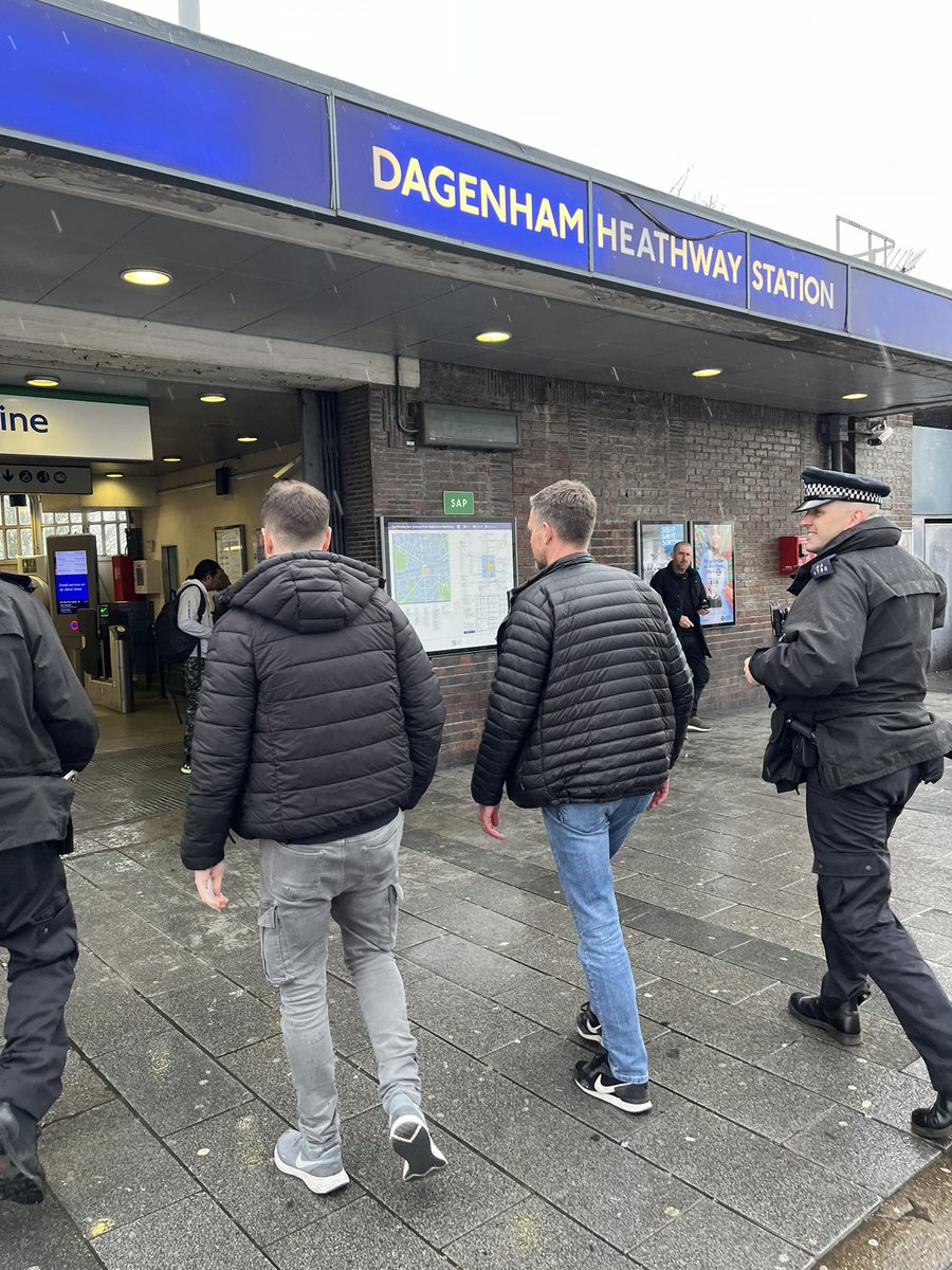 MPSBarkDag's tweet photo. #CrimeEnforcementTaskForce officers have been on joint foot patrol of Dagenham Heathway with @mpsdagheathway officers this morning. So far a male has been stopped and found in possession of drugs @lbbdcouncil @LocalCrimeBeats @essex_crime #1303EA https://t.co/DMHld76j8t