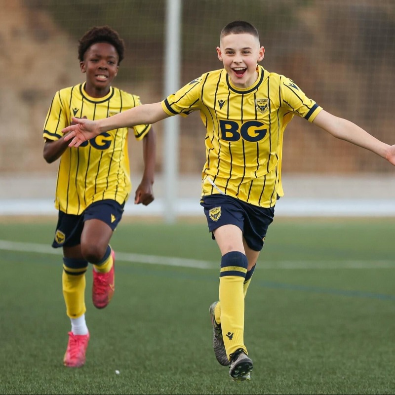 OUFCOfficial's tweet photo. “𝗧𝗵𝗲 𝗲𝘅𝗽𝗲𝗿𝗶𝗲𝗻𝗰𝗲 𝗼𝗳 𝗮 𝗹𝗶𝗳𝗲𝘁𝗶𝗺𝗲.”

Oxford United’s Under 12 and 13s became the first Academy group to fly the flag for the U’s in two prestigious tournaments in Barcelona. Read more below ⤵️

#OUFC || @AcademyOUFC