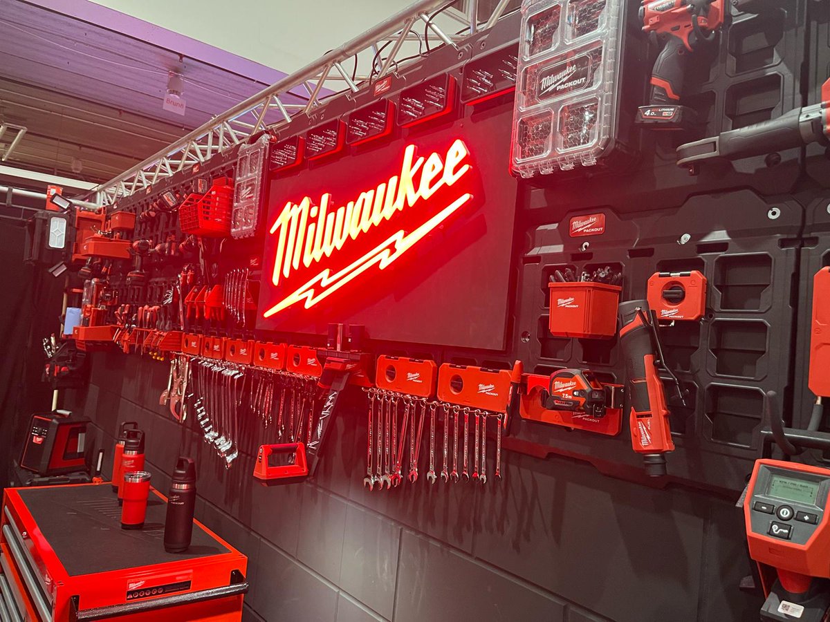 protradeuk's tweet image. TOUCHDOWN: Stockholm 📍

Our Joint Managing Director Craig Sanders had the privilege of landing in Sweden for the @MilwaukeeTool European World of Solutions Conference.

Here&apos;s BTS so far 📷

#milwaukeestockholm #milwaukeetool #worldofsolutions