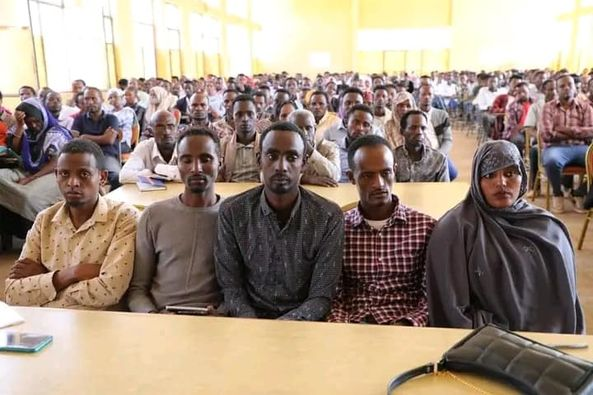 OromiaPParty's tweet photo. Qulqullina barnootaa mirkaneessuun dhaloota beekumsaan gahoomsuuf!
*******
Naannoo Oromiyaatti leenjiin barsiisotaa fi hooggantoota manneen barnootaatiif dhimmoota garaa garaa irratti itti fufee kennamaa jira. https://t.co/7kIhLMr7nF