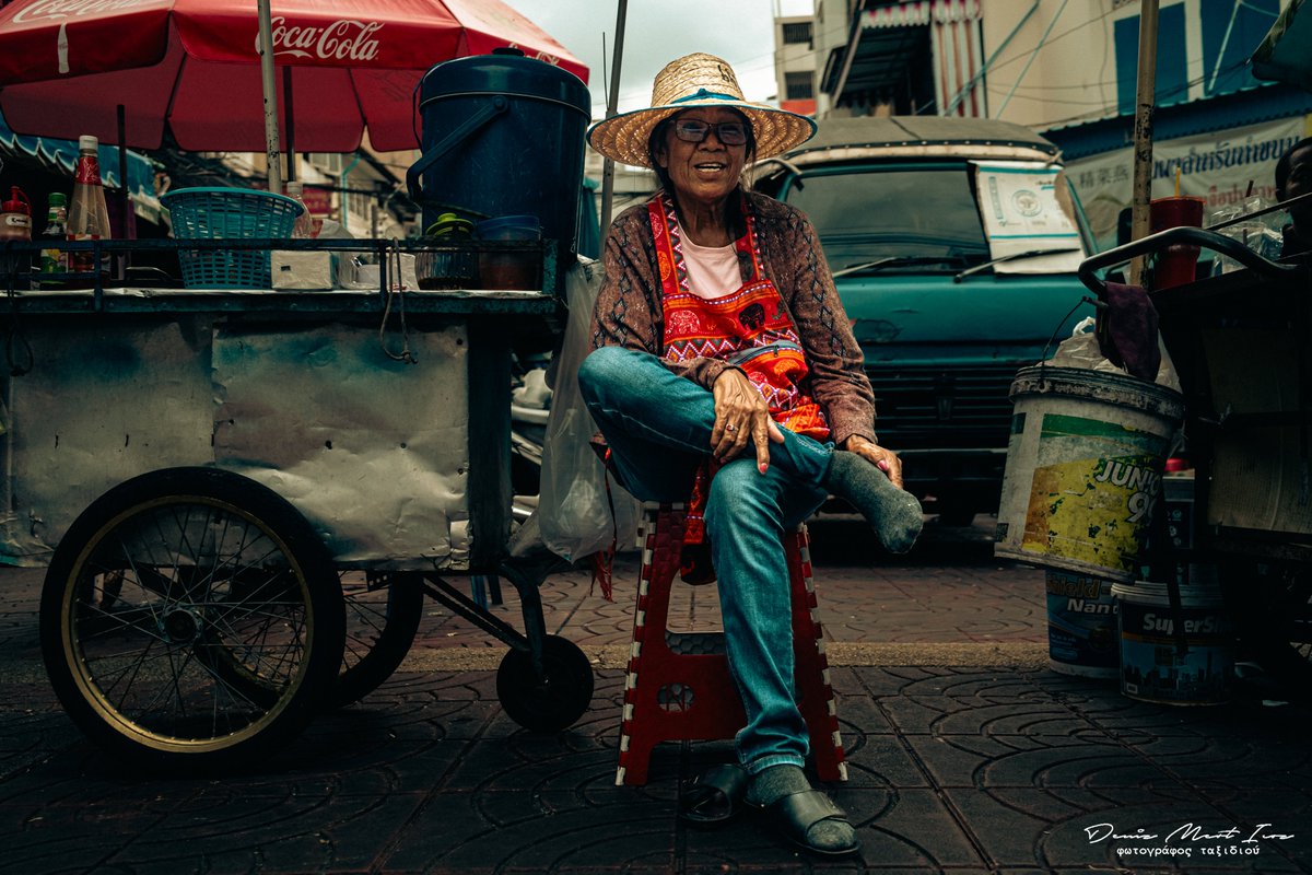 #fujifilm #x100v #thailand #chinatown #streetphotography #documentaryphotography #streetvendor #peopleofinstagram #humanity #portraitphotography #streetportrait #travelphotography #instatravel #igtravel #southeastasia #bangkoklife #thaistreetfood #bangkokphotographer #streetlife