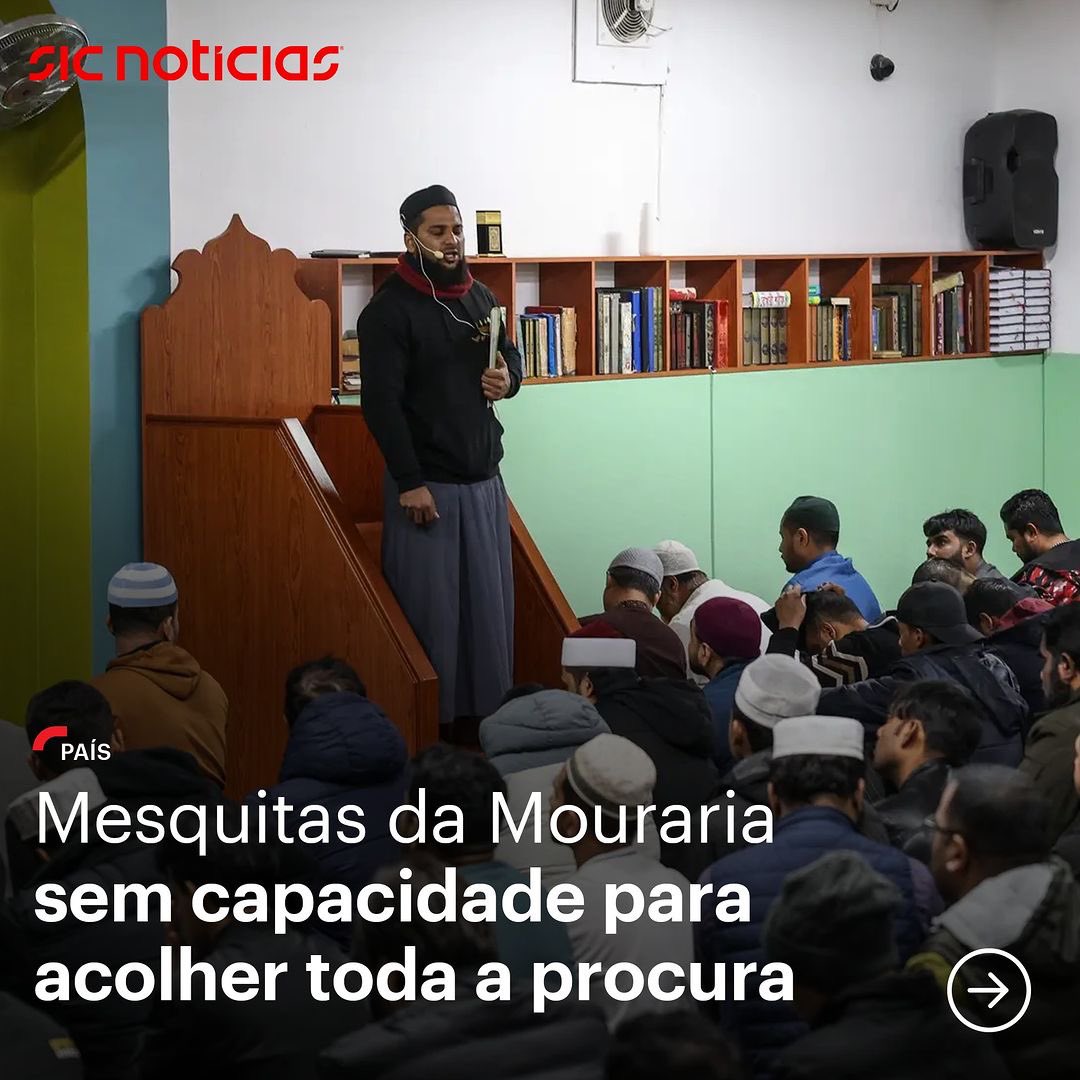 a_pinto_pereira's tweet photo. As mesquitas da Mouraria não conseguem acolher todos os que as procuram, que fazem fila no exterior, à espera de vez para rezar e cumprir as obrigações islâmicas.
📸@sicnoticias
#mesquitas #mouraria #islao #centroislamico #news @andreventura_oficial @PartidoChega #politica #legislativas #chega #ventura #eleicoes #andreventura #democracia #direita #direitaportuguesa #VOTACHEGA #ventura2024 #PorPortugalPelosPortugueses #nosacreditamos #estamosprontos #antoniopintopereira #Coimbra #PorCoimbra #amoracoimbra #legislativas2024 #Coimbratemmaisencanto #PorPortugal #Portugal ❤️🇵🇹