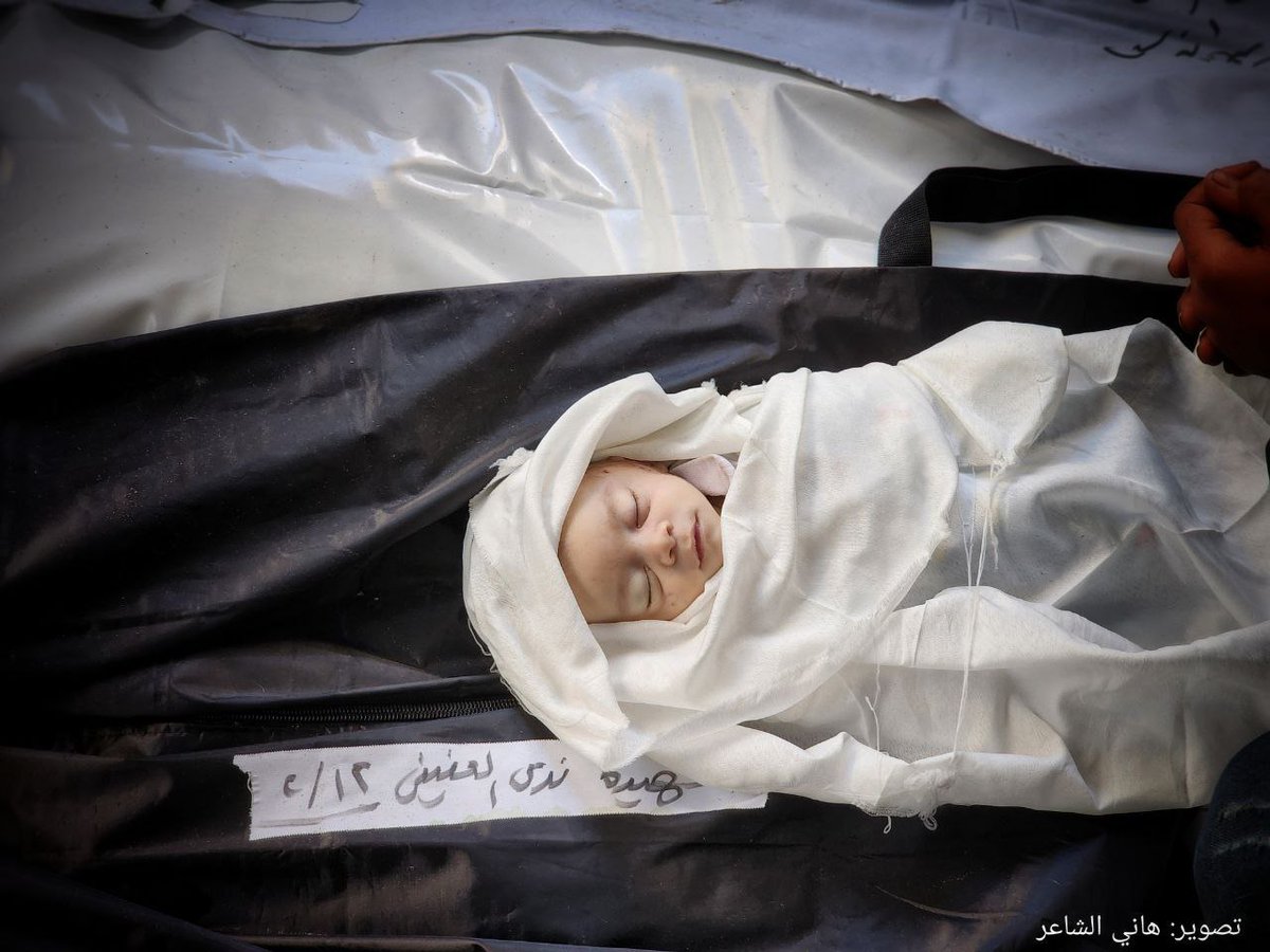 its_me_anaam's tweet photo. O' Allah have mercy upon the people of Gaza. The Heart-breaking scenes and the massacre at #Rafah took us back to the first days of the war. It seems that the whole world has sold, seized and signed the fate of the Palestinian people.

#Rafah_under_attack
#RafahMassacre
#Rafah https://t.co/POCMxL500y