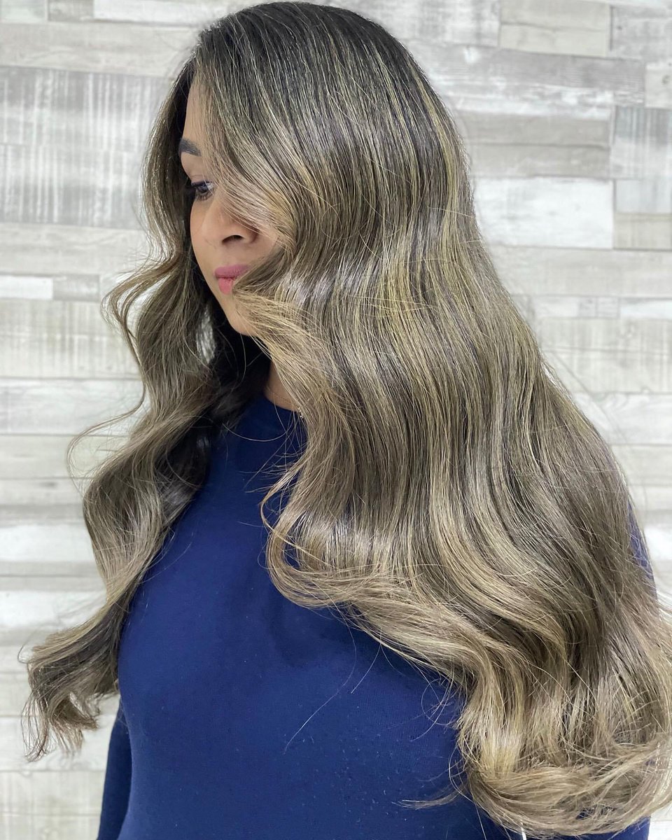 Beige blends 🤎#Balayage by Leonie

To book in for a free consultation & skin test with Leonie ☎02920461191 or book online.

#SimonConstantinou #blondebalayage #brunettebalayage #Cardiffhairsalon #hairdresserscardiff #iamahairartist #bestofbalayage #iamgoldwell @GoldwellUK