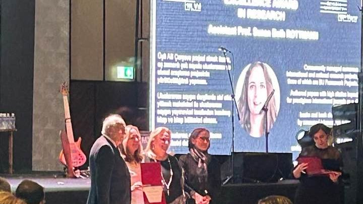 Our project coordinator @SusanRottmann was awarded @ozyeginuni Excellence Award in Research for her remarkable efforts. Congratulations! 👏👏ozyegin.edu.tr/tr/hakkimizda/…
