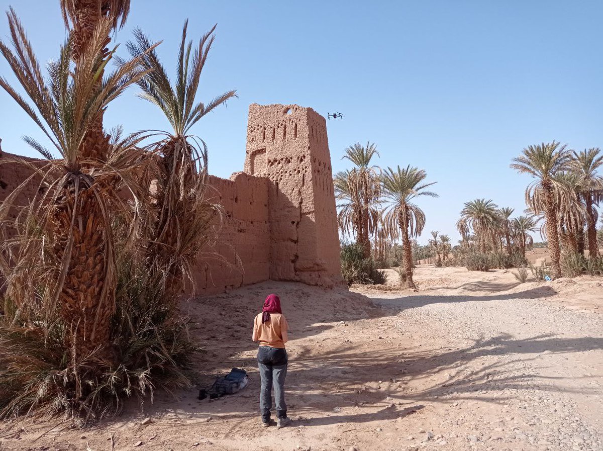 Construyendo Tarteso (@ctarteso) on Twitter photo Hoy hemos comenzado el trabajo de documentación con dron 📷 de una parte del oasis de M’Hamid 🌴 en el marco del proyecto PIAR de <a href="/ArchHubCSIC/">ArchaeologyHub CSIC</a>
El objetivo de obtener una ortofotografia de calidad que nos ayude a analizar la evolución del urbanismo y su territorio 🗺️ Hoy hemos comenzado el trabajo de documentación con dron 📷 de una parte del oasis de M’Hamid 🌴 en el marco del proyecto PIAR de <a href="/ArchHubCSIC/">ArchaeologyHub CSIC</a>
El objetivo de obtener una ortofotografia de calidad que nos ayude a analizar la evolución del urbanismo y su territorio 🗺️