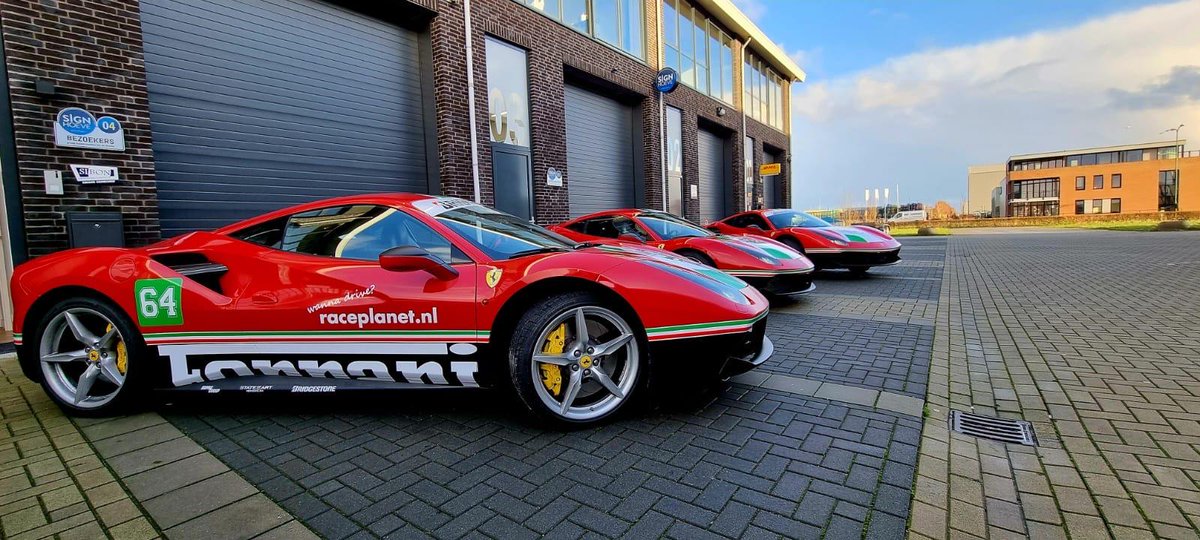 RacePlanet's tweet photo. Ook onze Ferrari's zijn voorzien van een nieuwe livery 😎

Wil je zelf in in deze Italiaanse bolides rijden op Circuit Zandvoort? Iedereen kan instappen bij Race Planet! ⤵
https://t.co/f41MsH9o0z

#SF24 😉 https://t.co/raloTSopcl