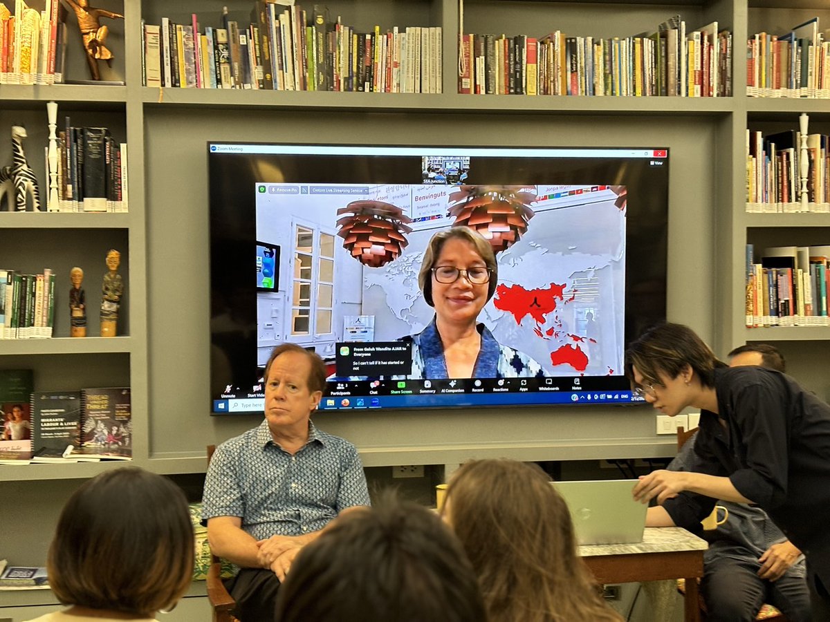 Welcome to the Panel Discussion: on the eve of Indonesian Presidential Election @SEAJunction joined by @RCPaddock, @KharismaNugroho and @GaluhWandita from @asia_ajar.