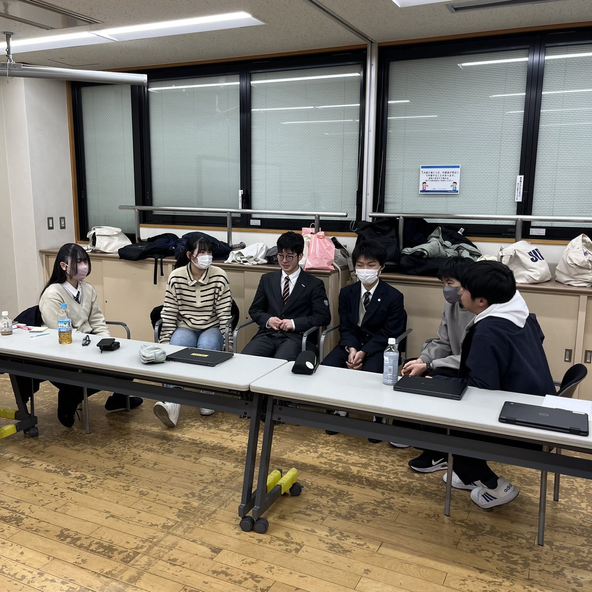 kyoto_seitokai's tweet image. 【令和6年第1回会合を行いました！】
多くの生徒会役員の皆様にご参加いただき、とても有意義な会合になったと思います！

今回の議題は

【京都府生徒会連盟憲章の策定】

【校則改定に連盟として何ができるのか】

の2点について議論を行いました。
ご参加いただいた皆様、ありがとうございました！