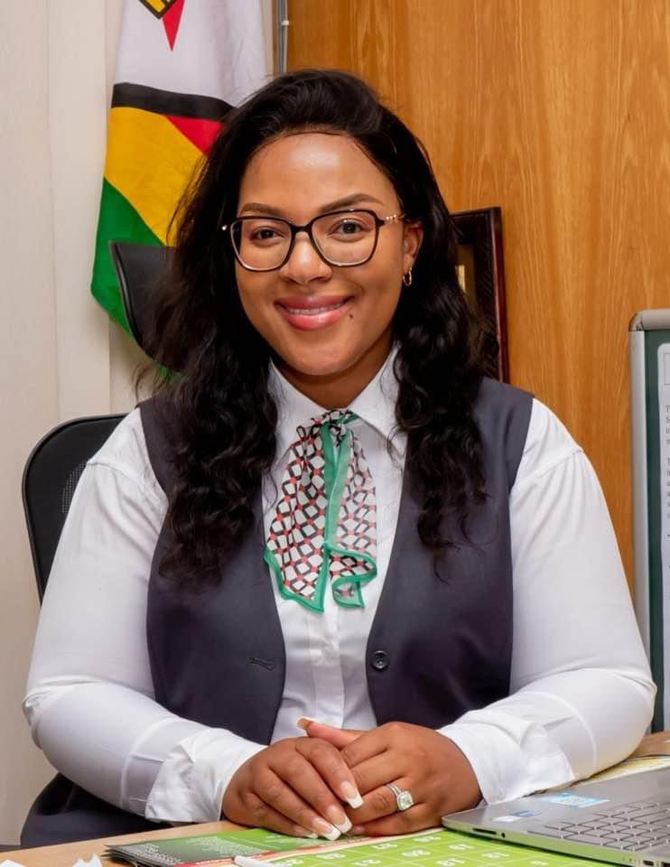 LucyKuziva's tweet image. The art of Communication is the language of leadership.
#whileatwork
#Communications
#Amouroflight
#light