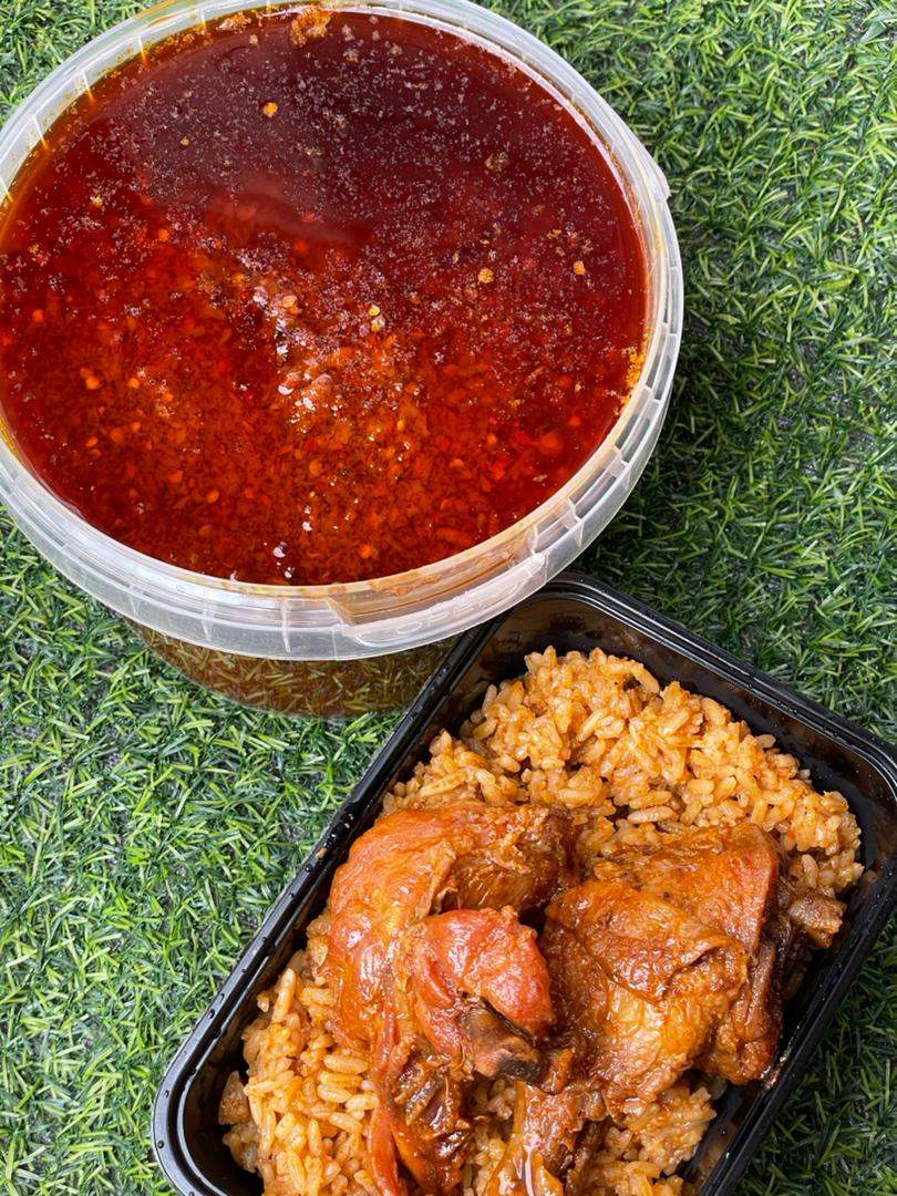 yummy jollof rice with peppered chicken and orishirishi pepper sauce for the day.

send us a dm on instagram@grubsandbytes for orders/bookings or reach us on 08032581766.
#magodofood#foodinlagos#smokeyjollofrice with chicken#foodpreneur#ofadasauceinmagodo#afcon#tundeednut#