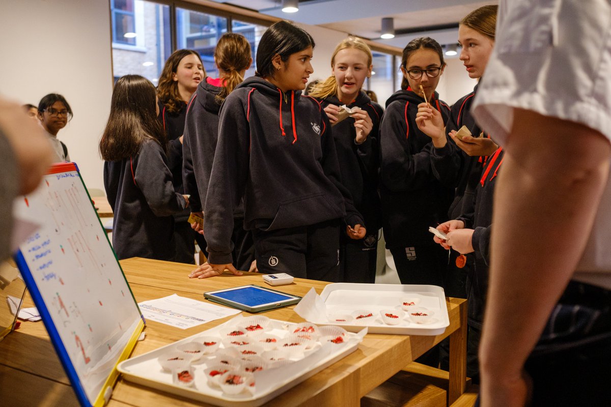 Bravo to Year 8s who in the week before half-term were honing their entrepreneurial skills while raising money for @AlicesArc by making and testing healthy snacks and selling them to very appreciative Dolphins. godolphinandlatymer.com/pop-up-snack-s…