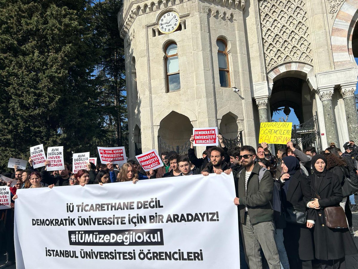 IstanbulEmek's tweet photo. İÜ TİCARETHANE DEĞİL, DEMOKRATİK ÜNİVERSİTE İÇİN BİR ARADAYIZ! 
#iümüzedeğilokul https://t.co/f436bQAkG2