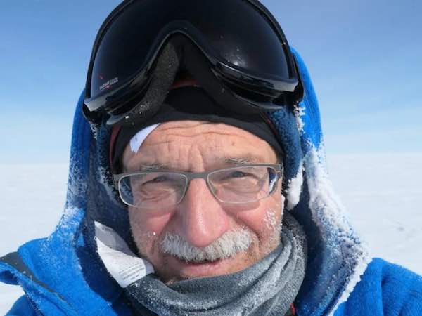 OCCR-Mitglied Fortunat Joos wird im @Wissenschaftsmagazin von Radio @SRF 2 Kultur vorgestellt srf.ch/wissen/klimaer…. Thema des Porträts ist die #Eisbohrkampagne in der #Antarktis, von der er soeben zurückgekommen ist.