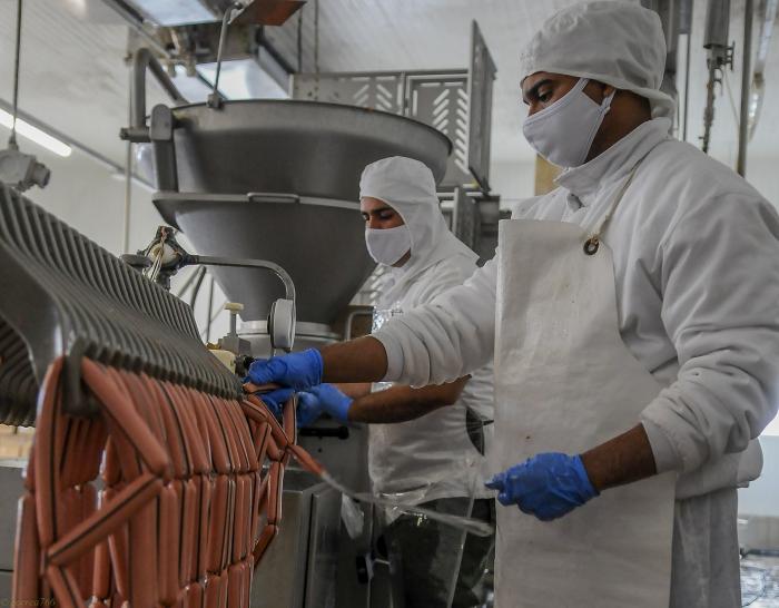 A pesar de las adversas condiciones que enfrentó el sector externo y los resultados globalmente negativos, la evolución de la economía nacional registró algunos resultados positivos, gracias a los esfuerzos de nuestros trabajadores.
#GenteQueSuma 
granma.cu/economia-con-t…