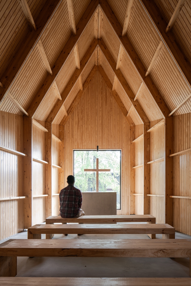 lopedetoledo's tweet photo. Repetid conmigo: cualquier encargo, por diminuto que parezca, es una oportunidad enorme de mejorar lo que ya existía. No existe proyecto pequeño.

[Capilla Osorno, AM Arquitectura] https://t.co/lSuVg2sV69