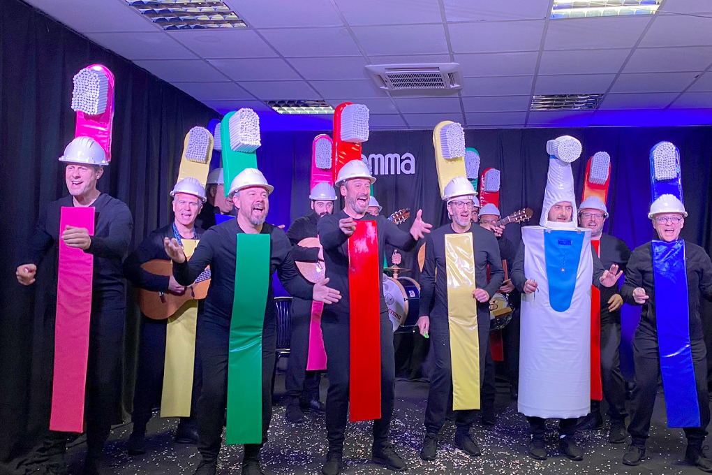 🎭 #Carnaval #Antequera 
👉 La Chirigota Antequerana nos saca la mejor sonrisa con ‘Todo por la pasta’. <a href="/ChirigotaATQ/">Chirigota antequerana</a>
#periodismoSOL 
⤵️ Todo el reportaje: ow.ly/8MUK50QAvrG