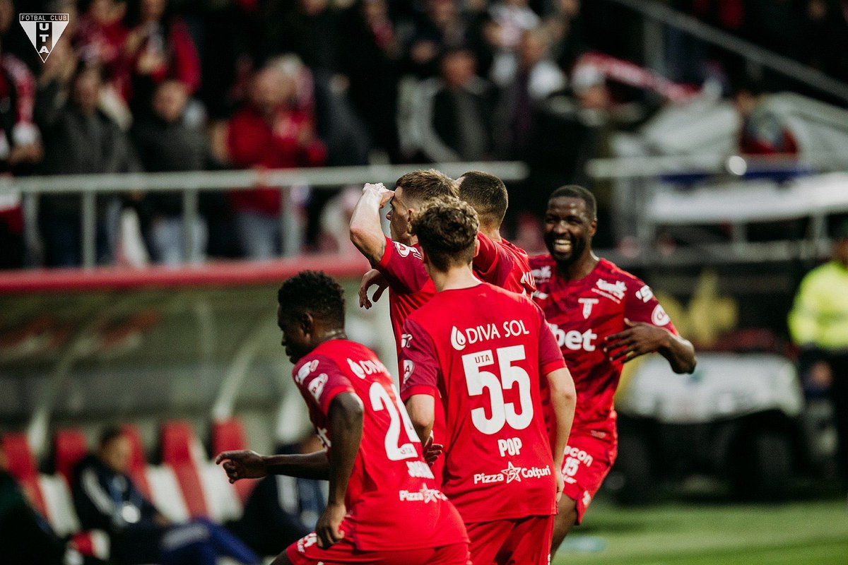 SportContents's tweet photo. 🔝Depuis son arrivée à Uta Arad (D1, 🇷🇴), Ibrahima Sory Conté (Song) ne cesse de monter en puissance. Il enchaîne les titularisations et les bonnes prestations avec l’actuel 11e du championnat. 
À ce rythme, il va très bientôt retrouver la sélection nationale 👏🏾
#ExpertsFootGn🇬🇳 https://t.co/PKYmKHbZmh